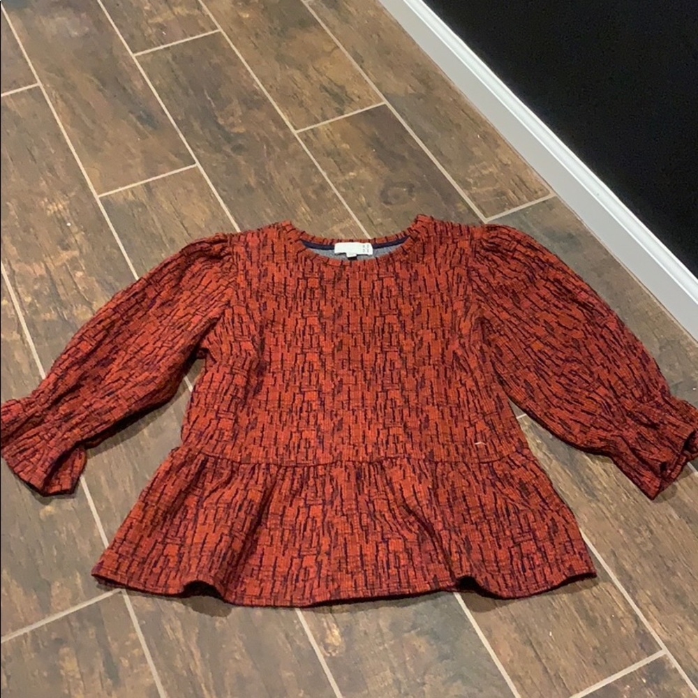 Frilly armed blouse